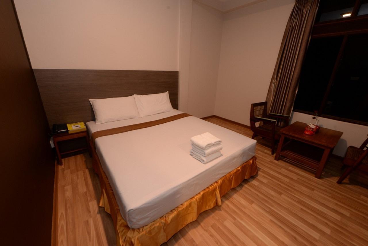 Min Nandar Garden Hotel Thanlyin Buitenkant foto