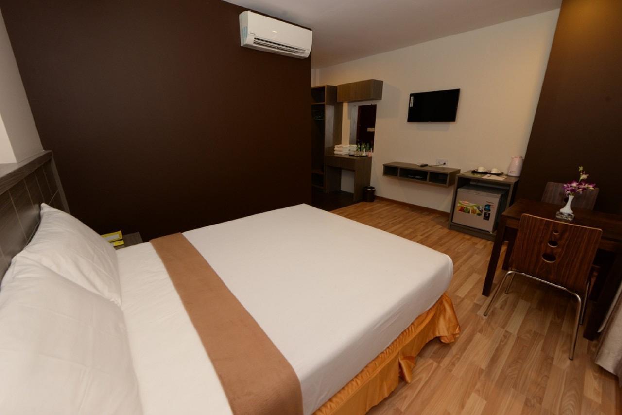 Min Nandar Garden Hotel Thanlyin Buitenkant foto