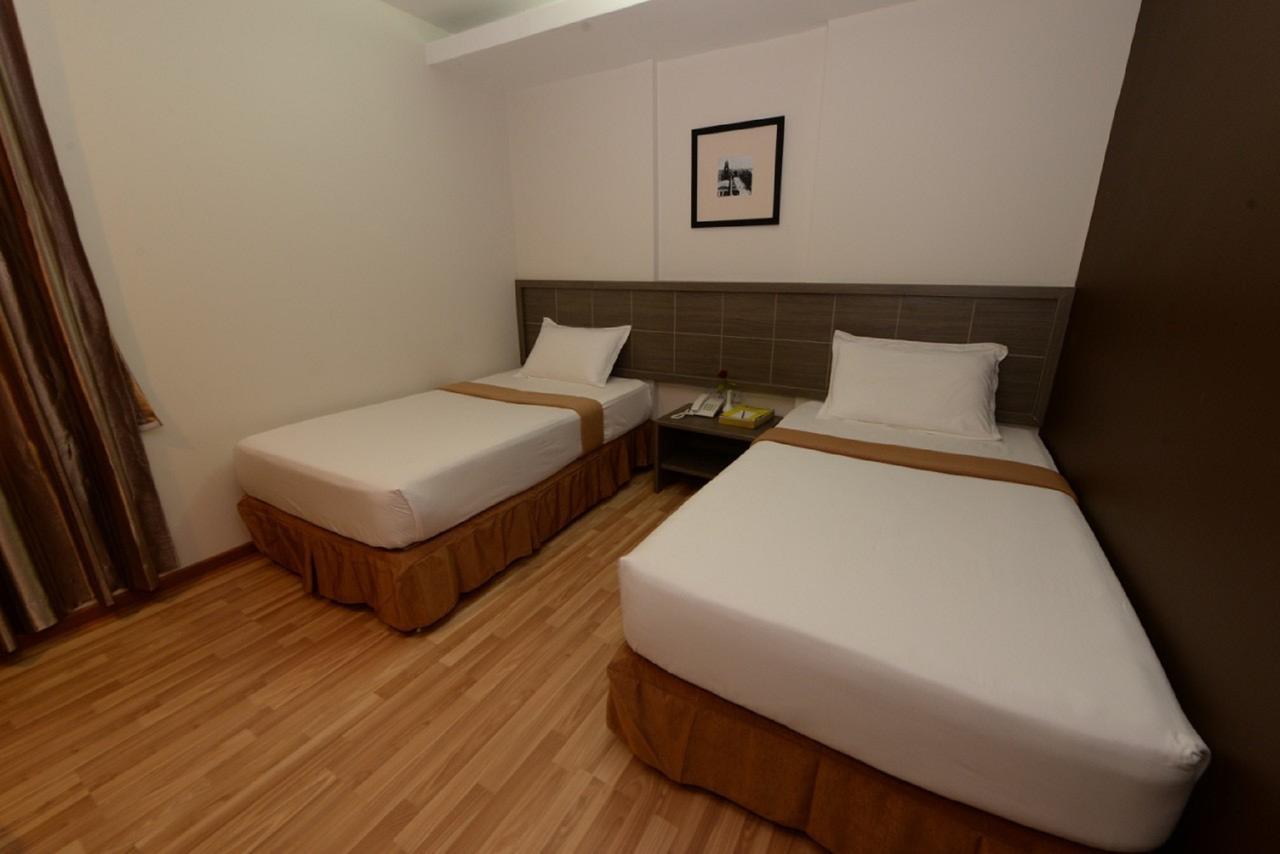 Min Nandar Garden Hotel Thanlyin Buitenkant foto