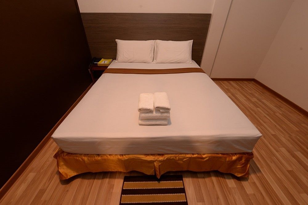 Min Nandar Garden Hotel Thanlyin Buitenkant foto